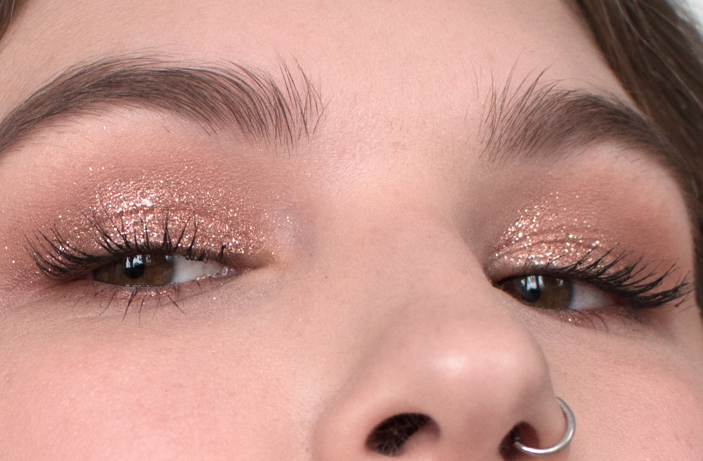 Review: Magnificent Metals Glitter & Glow Liquid Eyeshadow in Rose Gold Retro