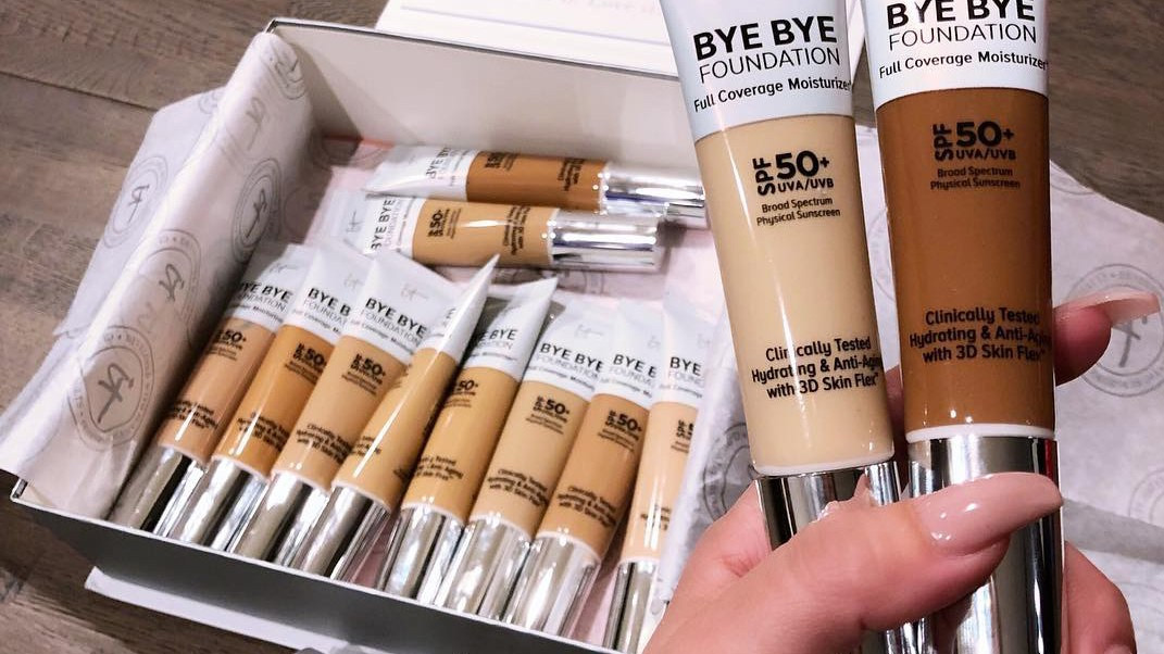 Trendmoods photo showing the lack of deeper shades in the Bye Bye Foundation by IT Cosmetics